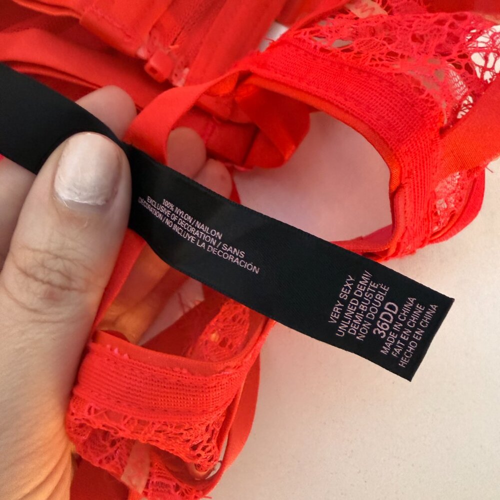 Victoria’s Secret Very Sexy Red Lace Strappy Bra 36DD - Picture 11 of 12